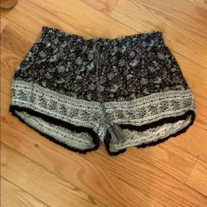 NO BOUNDARIES Flowy Shortd